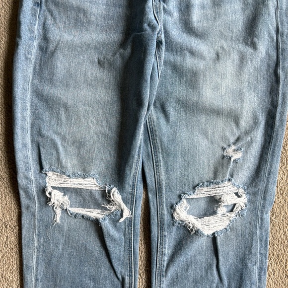 AE Distressed Mom Jean - Picture 3 of 10